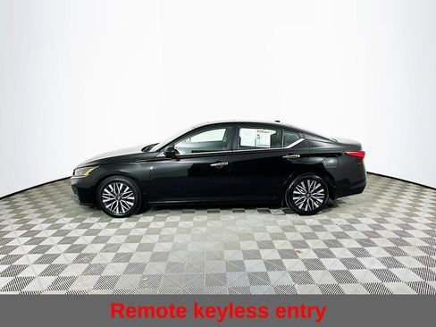 Used 2024 Nissan Altima 2.5 SV w/ SV Premium Package image 7