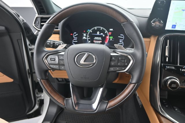 Used 2024 Lexus LX 600 4WD w/ Appearance Package image 5