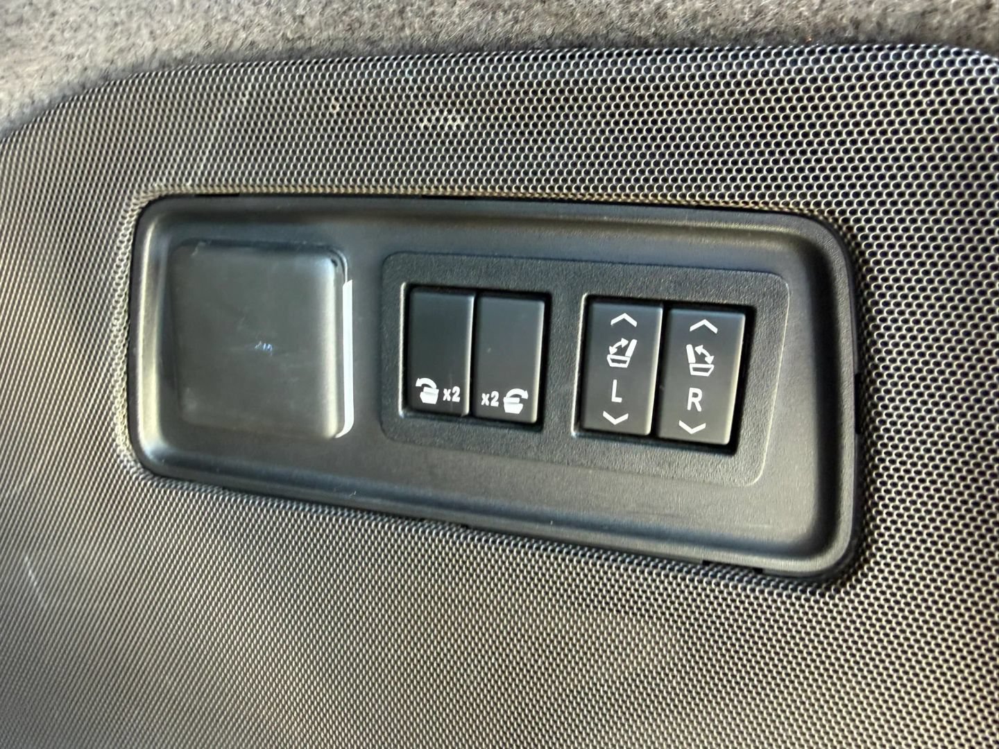 Used 2021 Cadillac Escalade ESV Sport w/ Driver Assist Tech Package AWD/4WD image 20