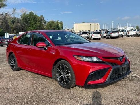 Used 2021 Toyota Camry SE FWD image 7