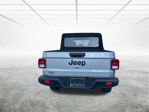 Certified 2024 Jeep Gladiator Sport image 5