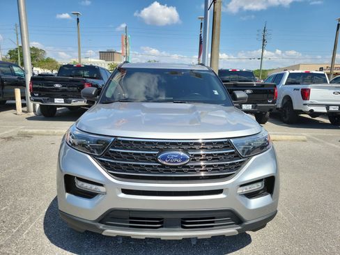 Used 2023 Ford Explorer XLT w/ Equipment Group 202A RWD image 2