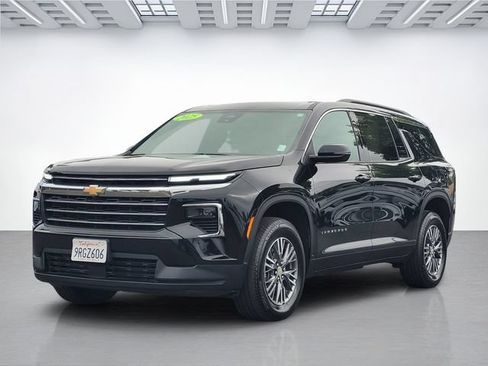 Used 2025 Chevrolet Traverse LT AWD/4WD image 8