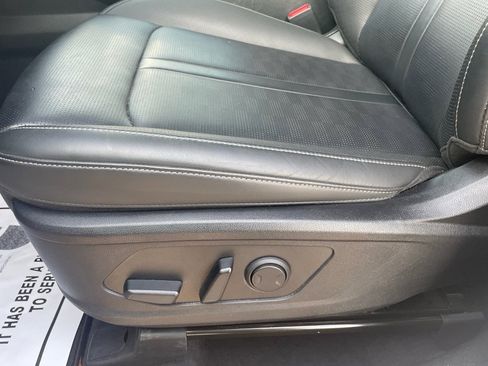 Used 2025 Kia Sorento S image 10