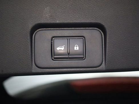 Used 2025 Nissan Rogue SV w/ SV Premium Package image 28