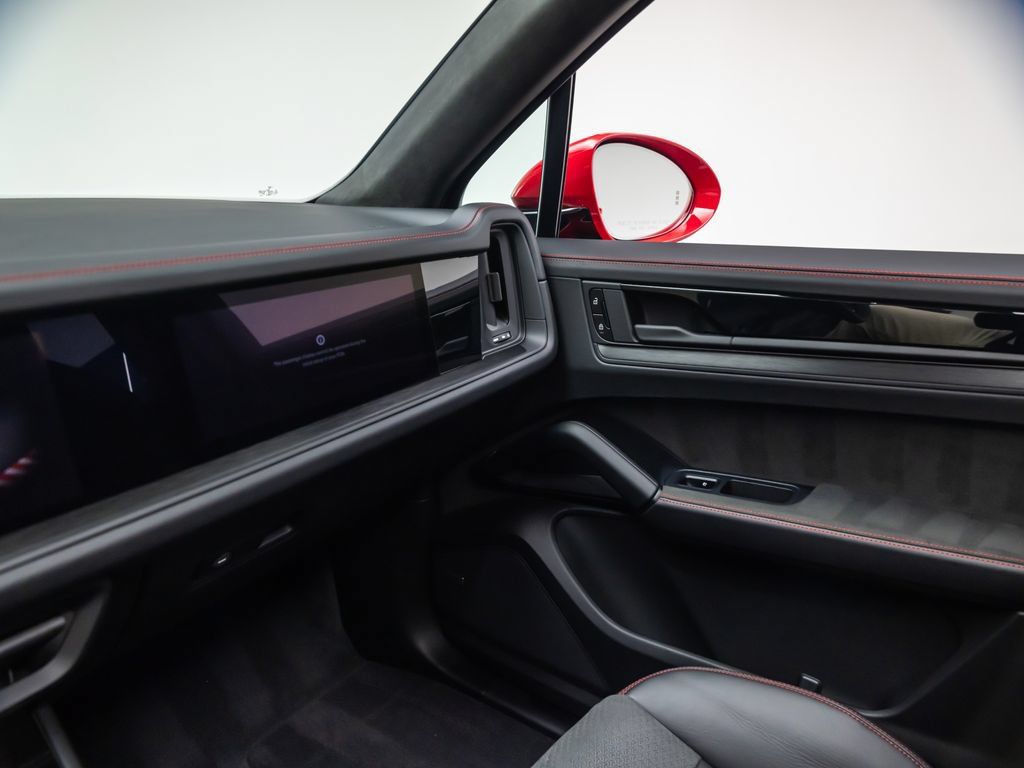 Used 2025 Porsche Cayenne GTS AWD/4WD image 29