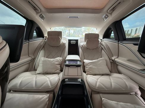 Used 2024 Mercedes-Benz Maybach S 580 4MATIC image 41