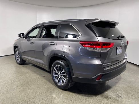 Certified 2017 Toyota Highlander XLE w/ Carpet Mat Package image 5