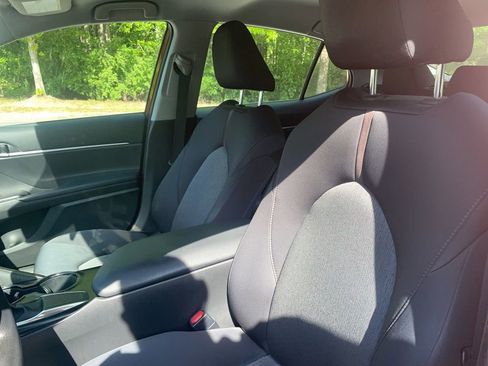 Used 2019 Toyota Camry LE image 19