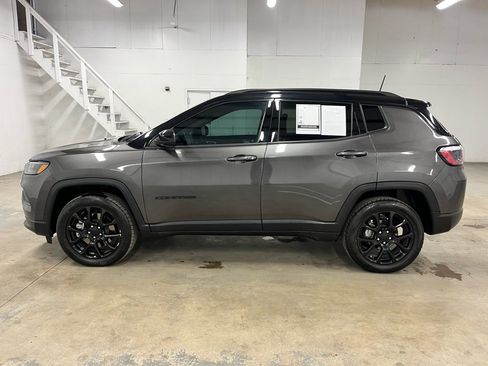 Used 2023 Jeep Compass Altitude image 4