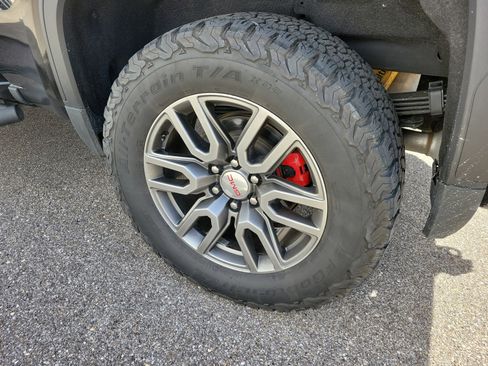 Used 2022 GMC Sierra 1500 AT4X image 8