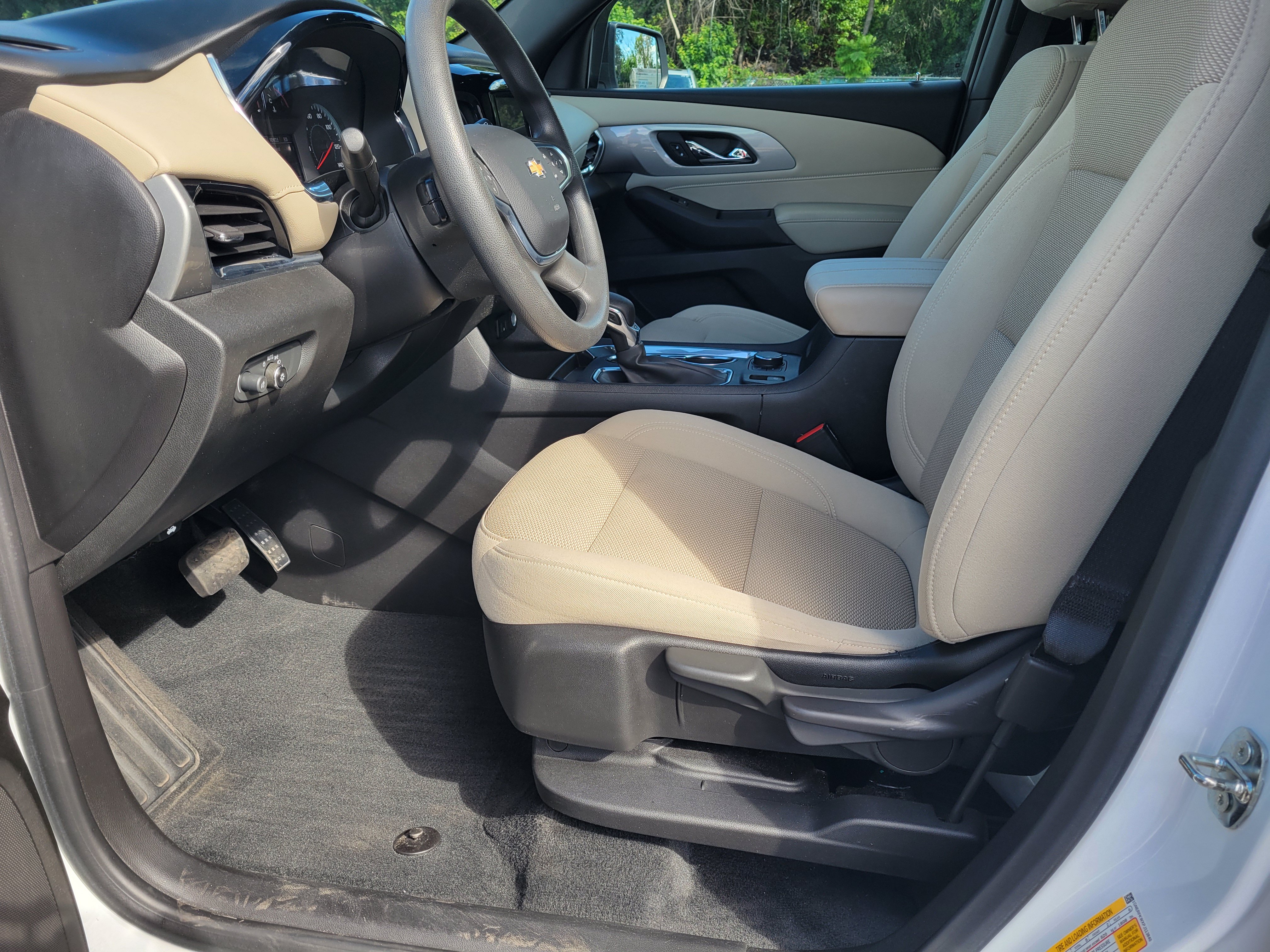 Certified 2023 Chevrolet Traverse LS FWD image 28