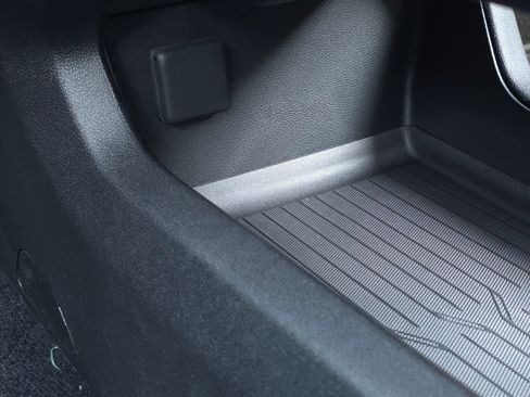 New 2026 Chevrolet Equinox EV LT w/ LPO, Blackout Package image 28