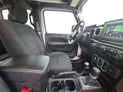 Used 2020 Jeep Wrangler Unlimited Sahara w/ LED Lighting Group AWD/4WD image 15