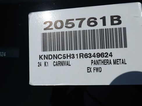 Used 2024 Kia Carnival EX FWD image 36