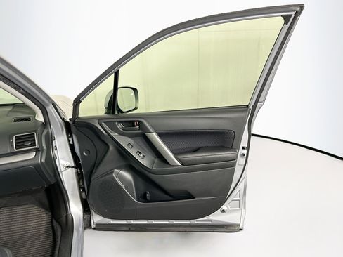 Used 2017 Subaru Forester 2.5i Premium w/ Popular Package #2A AWD/4WD image 31