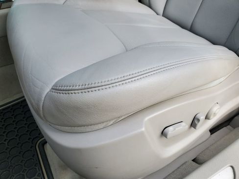 Used 2006 Cadillac DTS w/ Trunk Convenience Package image 16