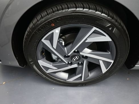 Used 2025 Hyundai Elantra Sport FWD image 21