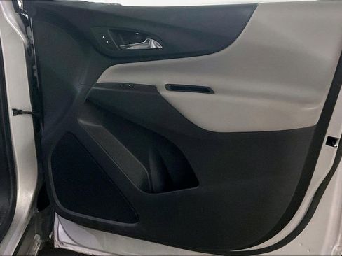 Used 2020 Chevrolet Equinox LS w/ LS Convenience Package image 29