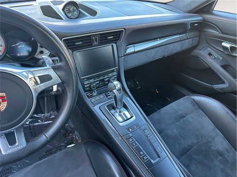 Used 2014 Porsche 911 GT3 w/ Carbon Interior Package RWD image 11