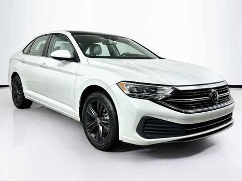 Used 2024 Volkswagen Jetta SE w/ Panoramic Sunroof Package FWD image 3