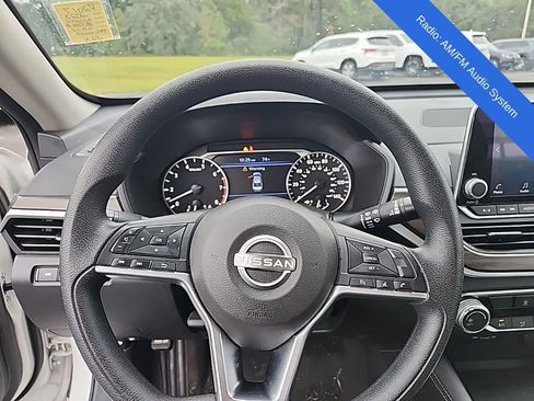 Used 2023 Nissan Altima 2.5 SV image 4