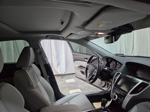 Used 2017 Acura TLX w/ Technology Package image 18