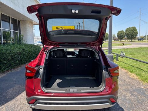 Used 2025 Chevrolet Trax LT FWD image 29