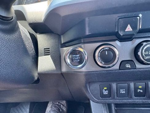 Used 2020 Toyota Tacoma TRD Sport w/ Technology Package AWD/4WD image 20