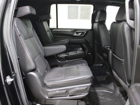 Used 2022 Chevrolet Suburban RST w/ Luxury Package image 28