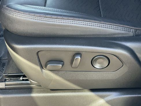 Used 2023 Chevrolet Suburban High Country w/ Premium Package image 21