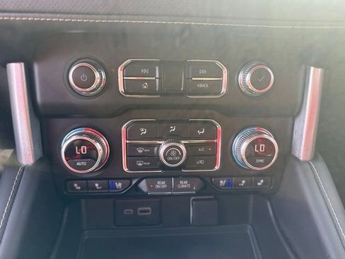 Used 2023 GMC Yukon SLT w/ SLT Luxury Package AWD/4WD image 33