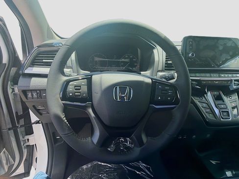 New 2026 Honda Odyssey Touring image 10