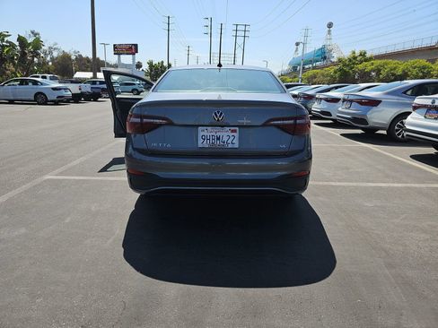 Used 2023 Volkswagen Jetta SE w/ Panoramic Sunroof Package FWD image 11