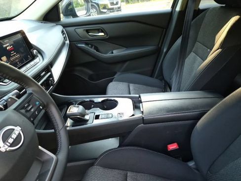 Used 2025 Nissan Rogue SV FWD image 17