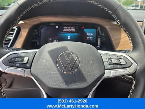 Used 2025 Volkswagen Atlas SE FWD image 23