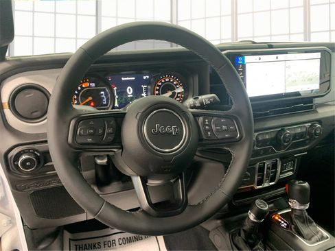 Used 2025 Jeep Wrangler Sport S image 16