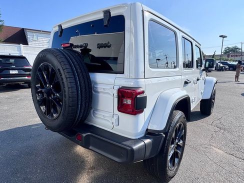 Used 2025 Jeep Wrangler Unlimited Sahara w/ Safety Group AWD/4WD image 7