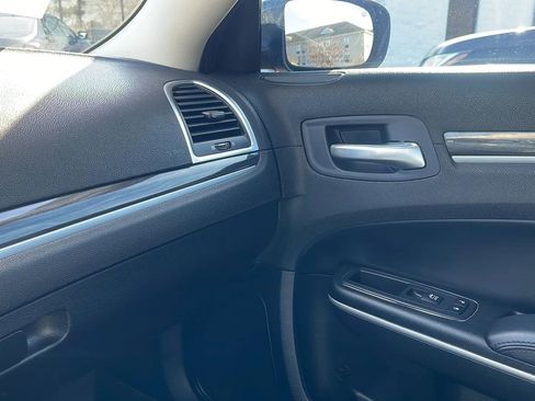 Used 2020 Chrysler 300 Touring L w/ Quick Order Package 2EF image 15