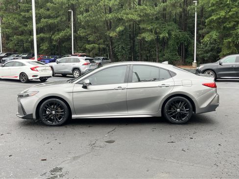 Used 2025 Toyota Camry SE FWD image 7