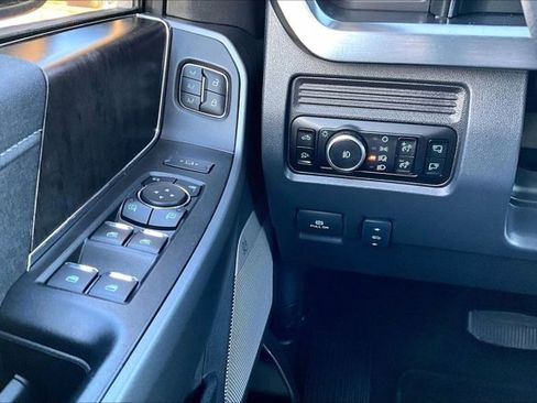 Used 2025 Ford F250 Lariat w/ Chrome Package image 17