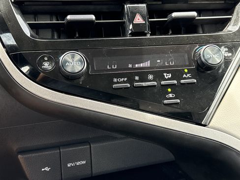 Used 2024 Toyota Camry SE w/ Convenience Package FWD image 23