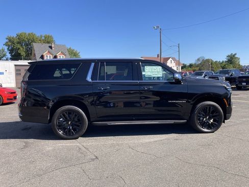 New 2025 Chevrolet Suburban Premier image 8