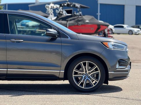 Used 2019 Ford Edge Titanium w/ Equipment Group 301A AWD/4WD image 17