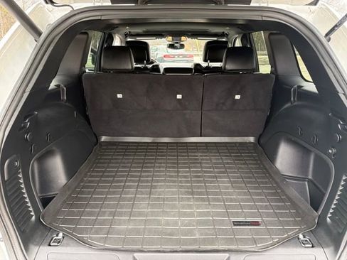 Used 2022 Jeep Grand Cherokee Limited image 25