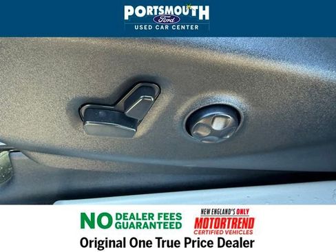 Used 2024 Chrysler Pacifica Touring-L image 22