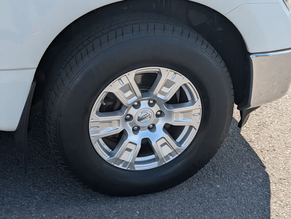 Used 2017 Nissan Titan SV AWD/4WD image 14