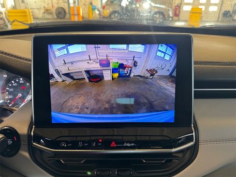 Used 2024 Jeep Compass Limited image 18