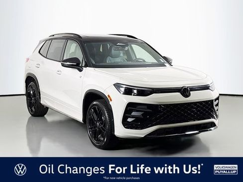 New 2025 Volkswagen Tiguan SE R-Line image 1