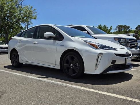 Used 2022 Toyota Prius XLE FWD image 1